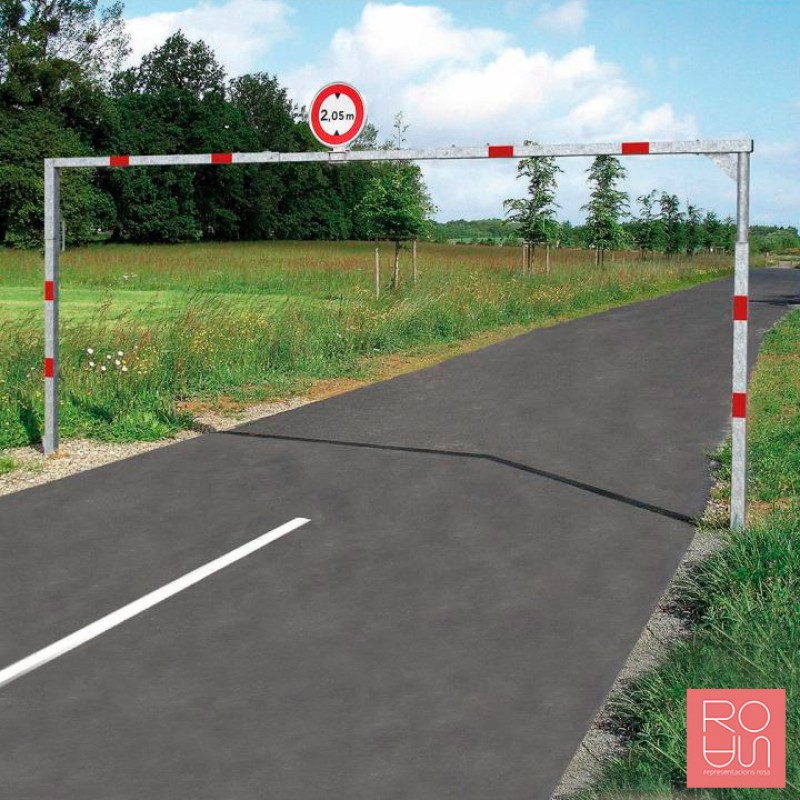 Control d'accés a aparcaments pivotant